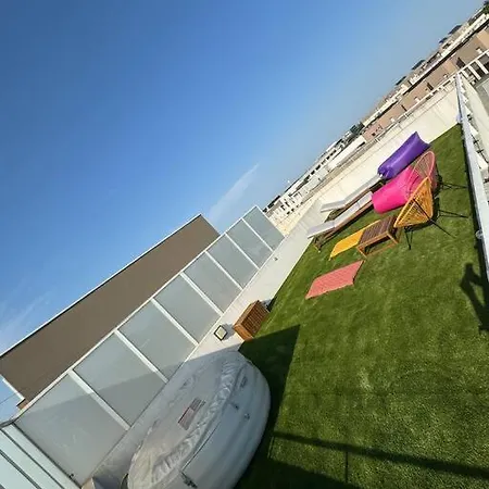 Luxueux 5 Pc, Jacuzzi, Rooftop, Terrasse, Clim